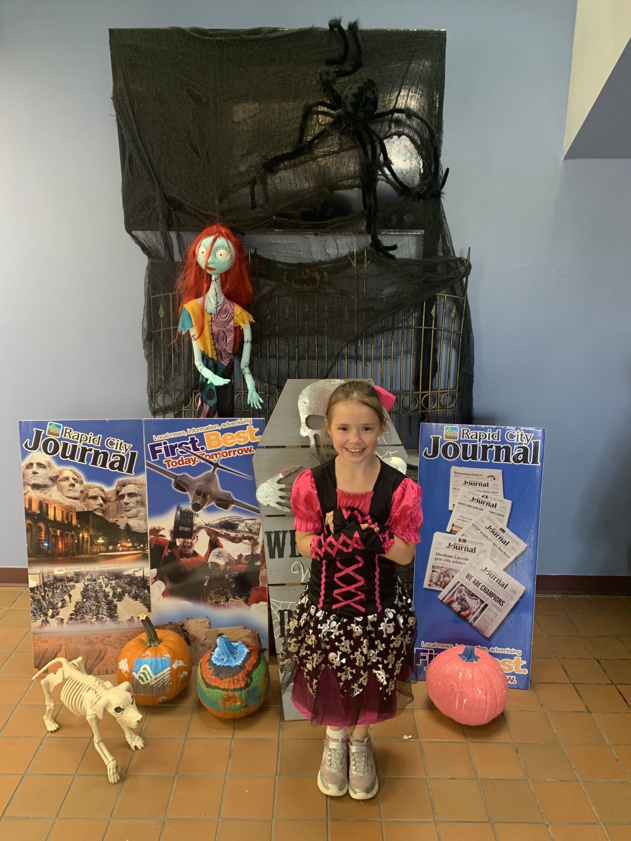 Halloween Pictures to run in Thursday's paper 038.JPG